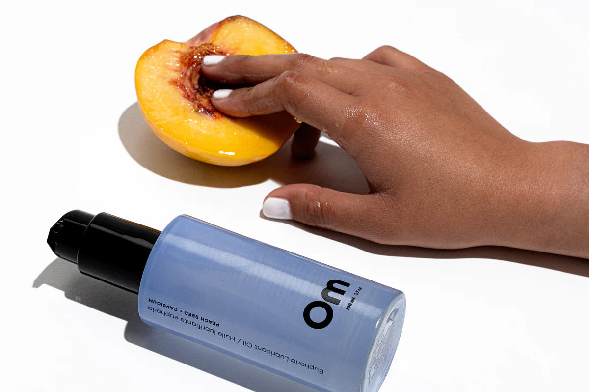 Om - Euphoria Lubricant Oil - Peach Seed + Capsicum