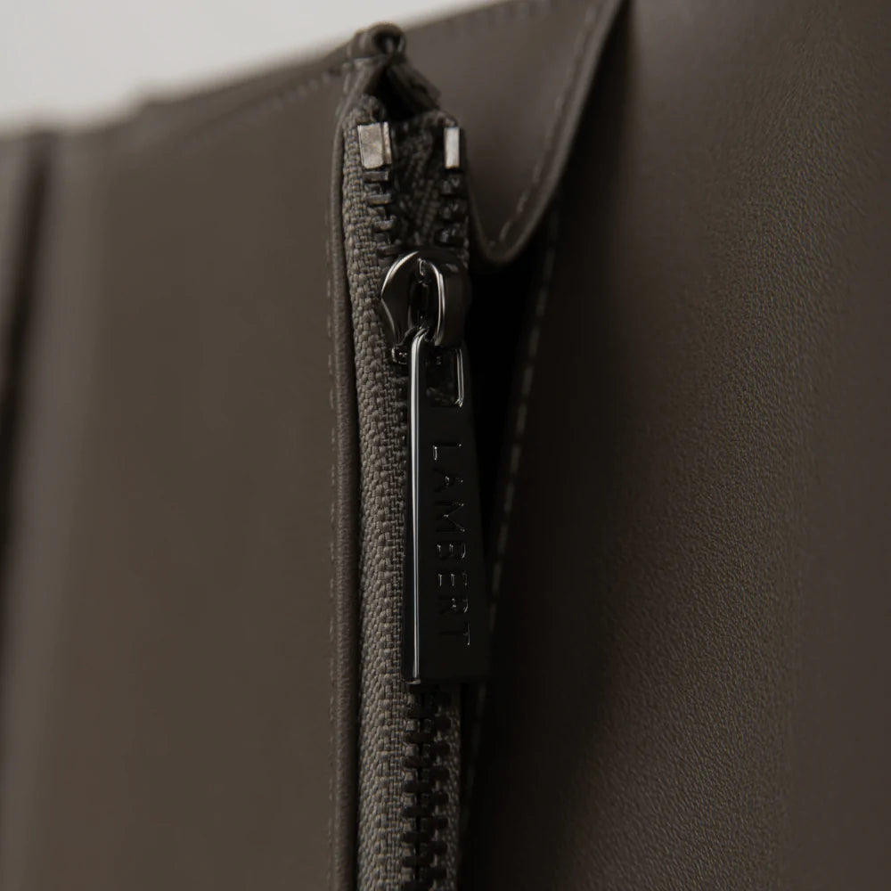 Lambert - The Abi Wallet Metro Smooth all things being eco chilliwack  Vancouver BC Canadian designed vegan purses and wallets zipper details