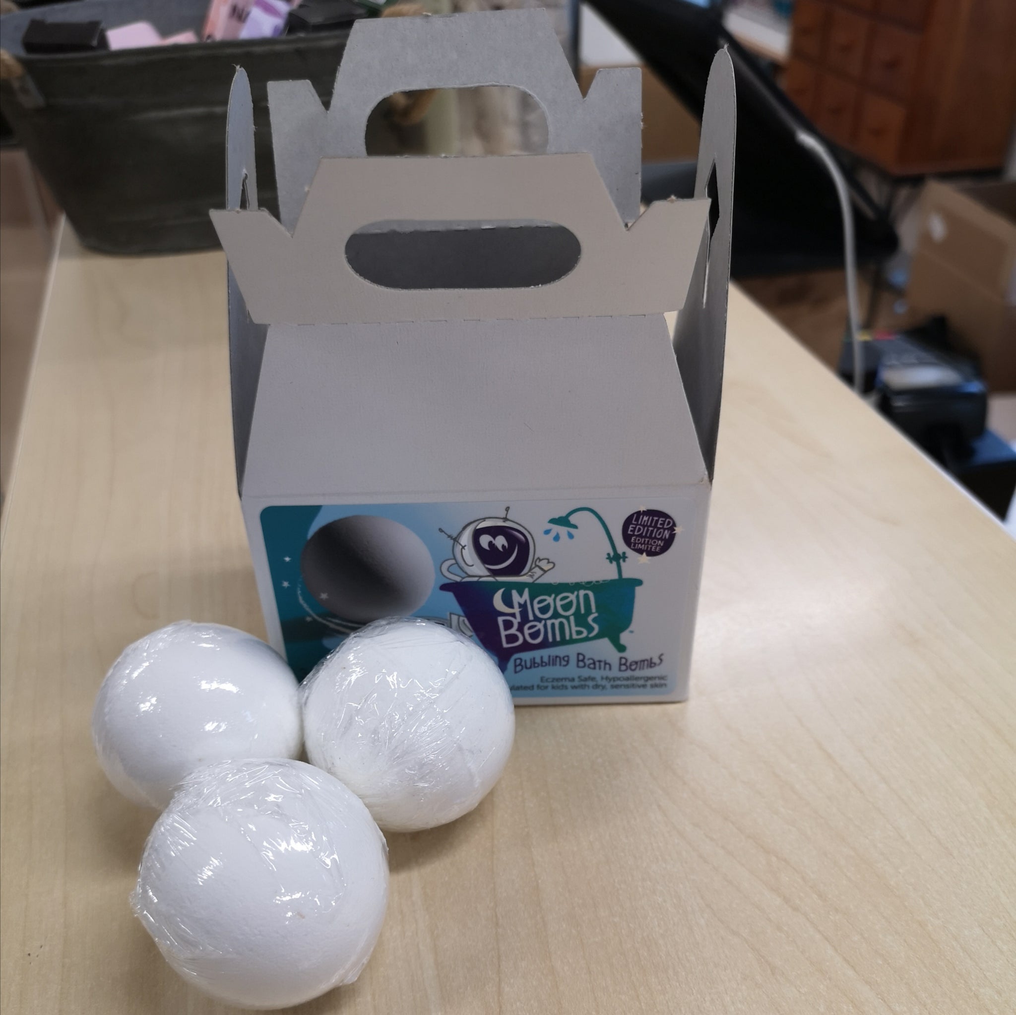 Loot Toys - Limited Edition Moon Bombs - Bubbling Bath Bombs